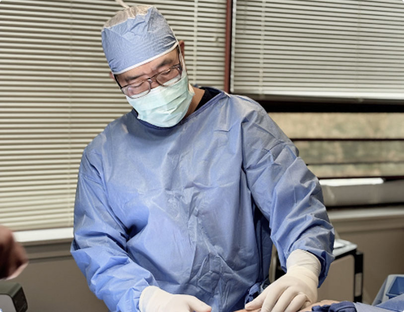 Dr. Kwak performing liposuction